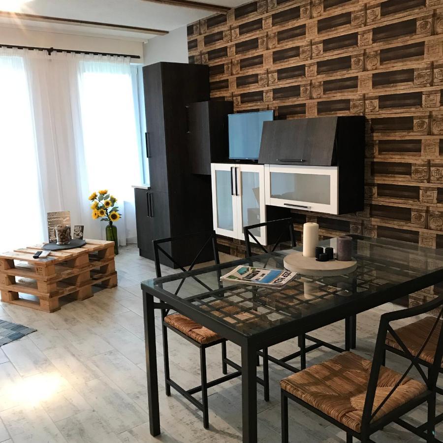 Platan Apartmanhaz Balatongyorok Exterior photo