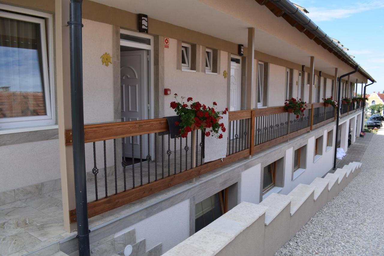 Platan Apartmanhaz Balatongyorok Exterior photo